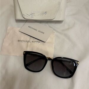 Michael Kors CAPE ELIZABETH Sunglasses Black